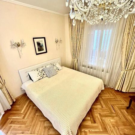 Апартаменты В Самом Центре Столицы. Kiev Exterior foto